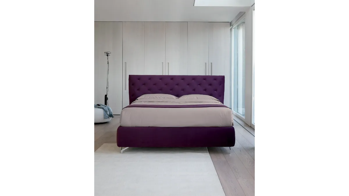 Letto in tessuto Duke con tetsiera in lavorazione capitonnè  e box contenitore di Bontempi Letti Design