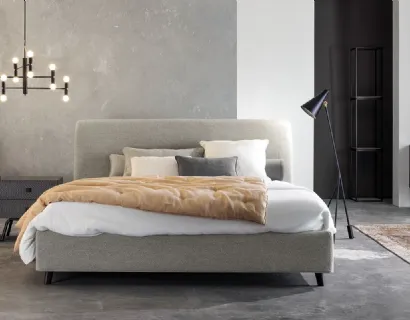 Letto matrimoniale in tessuto imbottito con testiera Es di Twils