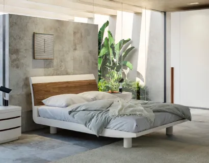 Letto in legno laccato bianco e testiera con inserto in frassino naturale Lekurve di Fazzini