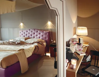 Letto in ecopelle con testiera imbottita Lyle Capitonné di Noctis