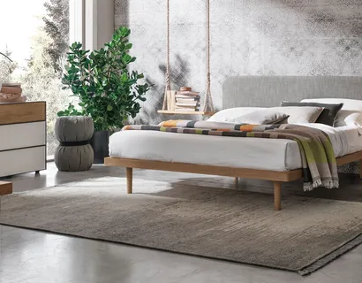 Letto in legno con testiera in tessuto Milly di Tomasella