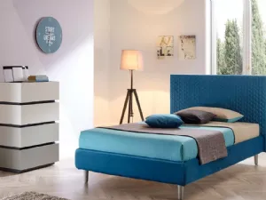Letto in tessuto con testiera trapuntata SC209 di Moretti Compact