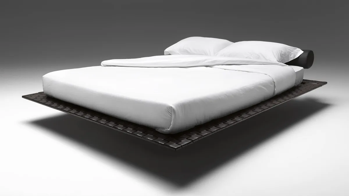 Letto matrimoniale lineare e leggero, realizzato in cuoio, Flamingo Net di Noctis