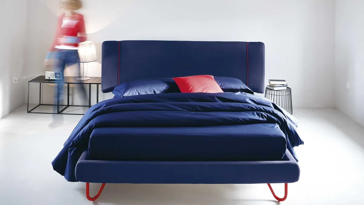Letto in tessuto imbottito Hug 02 di Noctis