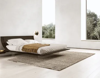 Letto di design Aqua in essenza rovere seppia con testiera di Presotto