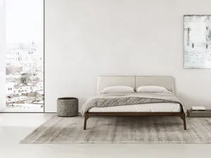 Letto in legno con testiera rivestita in ecopelle Relevè di Presotto