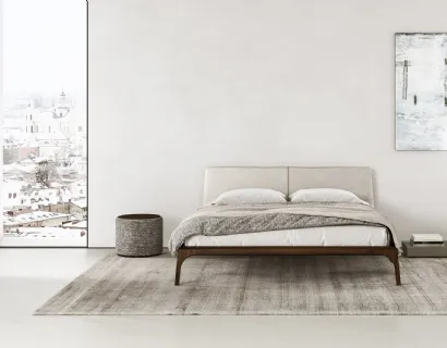Letto in legno con testiera rivestita in ecopelle Relevè di Presotto