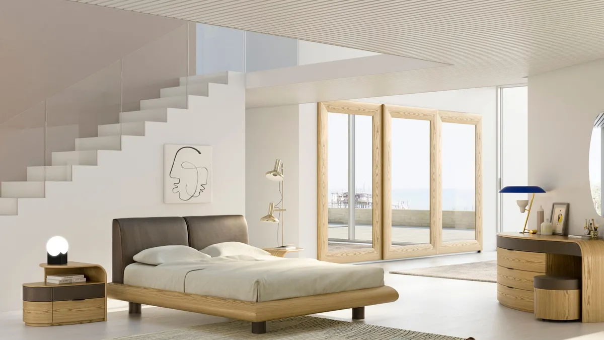 Letto in legno massello con testiera imbottita rivestita in pelle Ricordo di Fazzini
