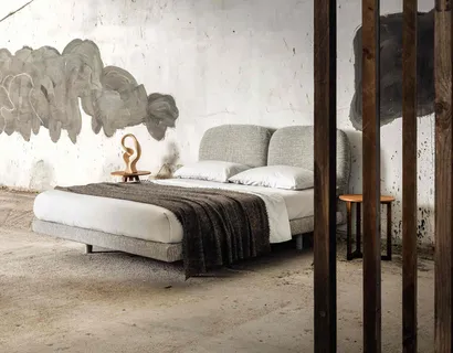 Letto matrimoniale completamente rivestito in tessuto Robin di Veneran