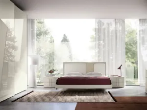 Letto in rovere gessato con testiera in ecopelle imbottita Roger di Adriatica