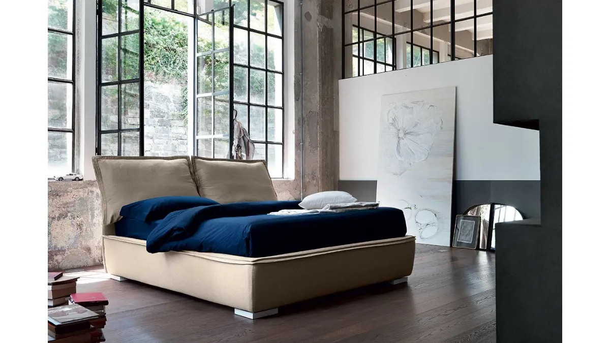 Letto in tessuto con testiera formata da due cuscini imbottiti Sandy di Bontempi Letti Design