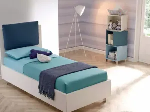 Letto singolo in melaminico con testiera composta da un cuscino in tessuto imbottito SC117 di Moretti Compact