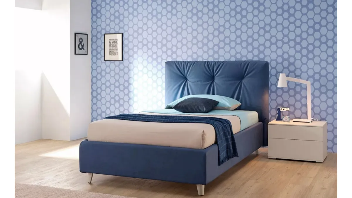 Letto in tessuto trapuntato con testiera a una piazza e mezza SC212 di Moretti Compact