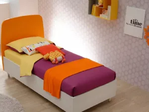 Letto singolo in nobilitato Betulla con testiera Round in laccato Carota SC106 di Moretti Compact