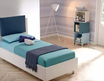 Letto moderno in nobilitato Bianco Luce con testiera  Plane Pillow parzialmente rivestita in tessuto imbottito SC117 di Moretti Compact