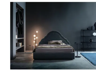 Letto in tessuto con testiera sagomata Celine di Twils
