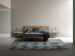 Letto in massello di Rovere con testiera sospesa Urban Ranch Slim di Devina Nais