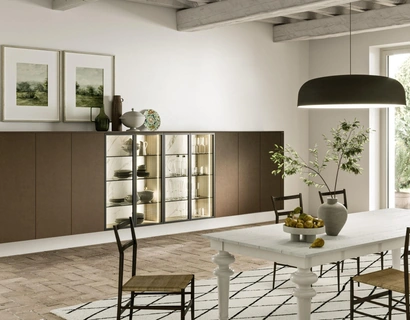 Mobile sospeso Modula in laccato effetto metallo con Vetrina di Snaidero