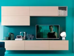 Parete attrezzata su boiserie color pavone, lineare ed essenziale LV118 di Moretti Compact