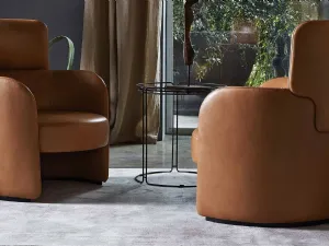 Poltroncina dalla forma tondeggiante in pelle Claire Ditre Italia