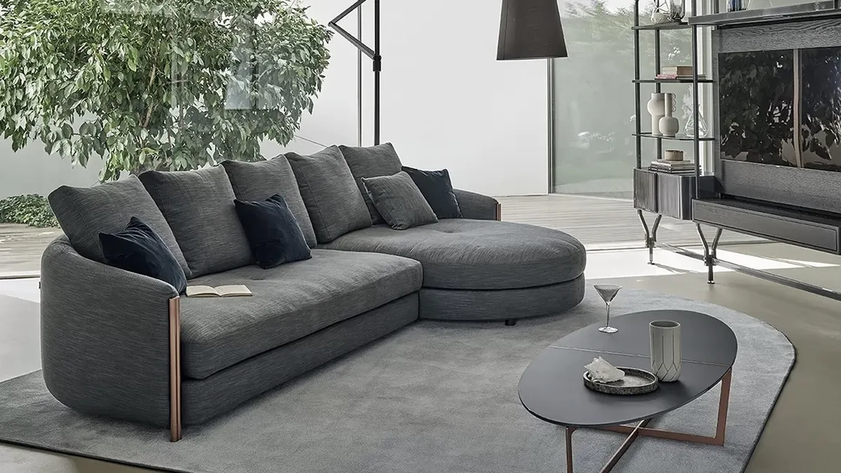 Divano in tessuto con penisola Bonnie di Bontempi