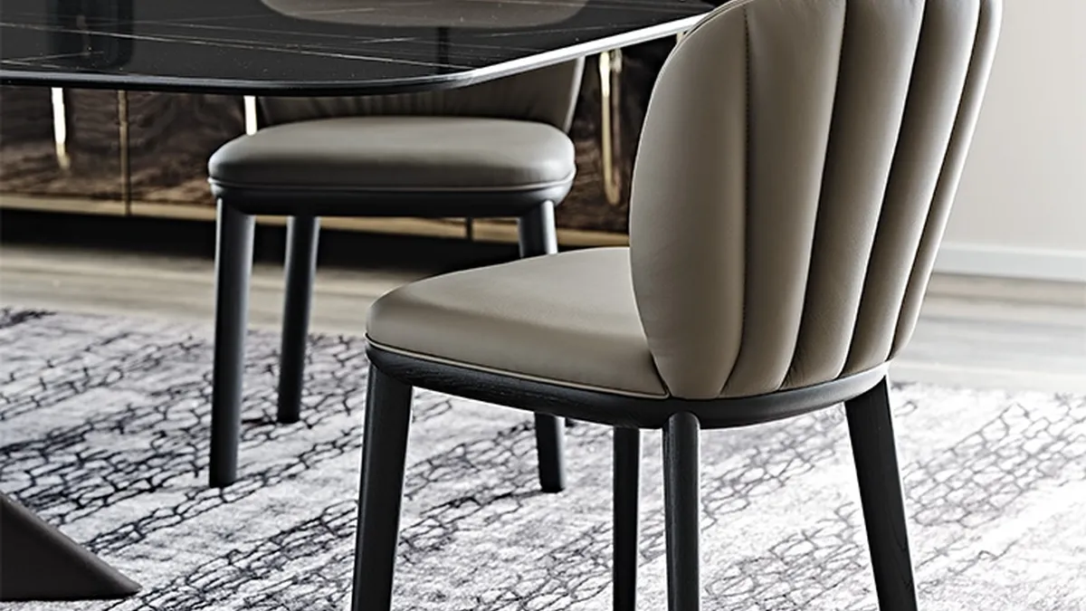 Sedia in legno con rivestimento in pelle Chrishell di Cattelan Italia