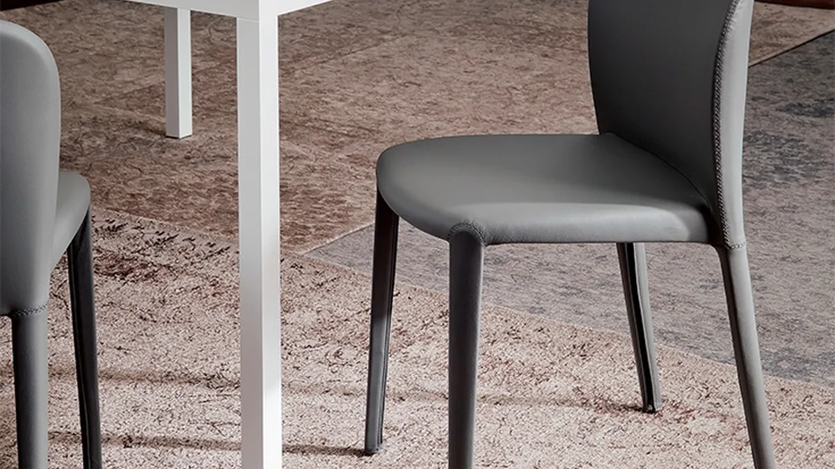 Sedia in acciaio rivestita in pelle Daisy di Cattelan Italia