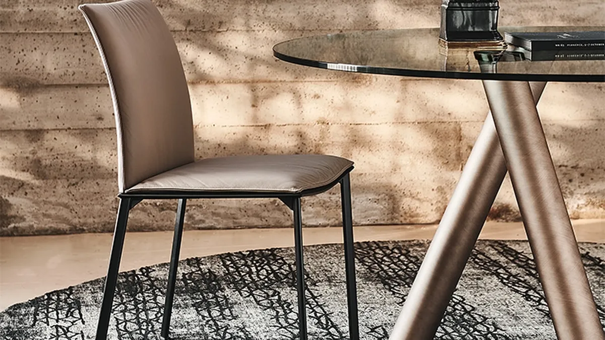 Sedia in pelle con schienale leggermente curvato Rita di Cattelan Italia