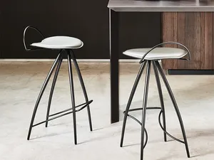 Sgabello in acciaio con seduta in cuoio Coco di Cattelan Italia