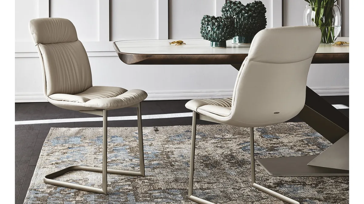 Sedia in pelle con struttura a slitta in acciaio Kelly Cantilever di Cattelan Italia