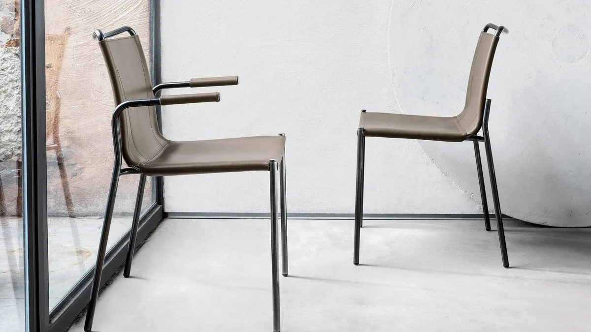 Sedia Shape in cuoio di Bontempi