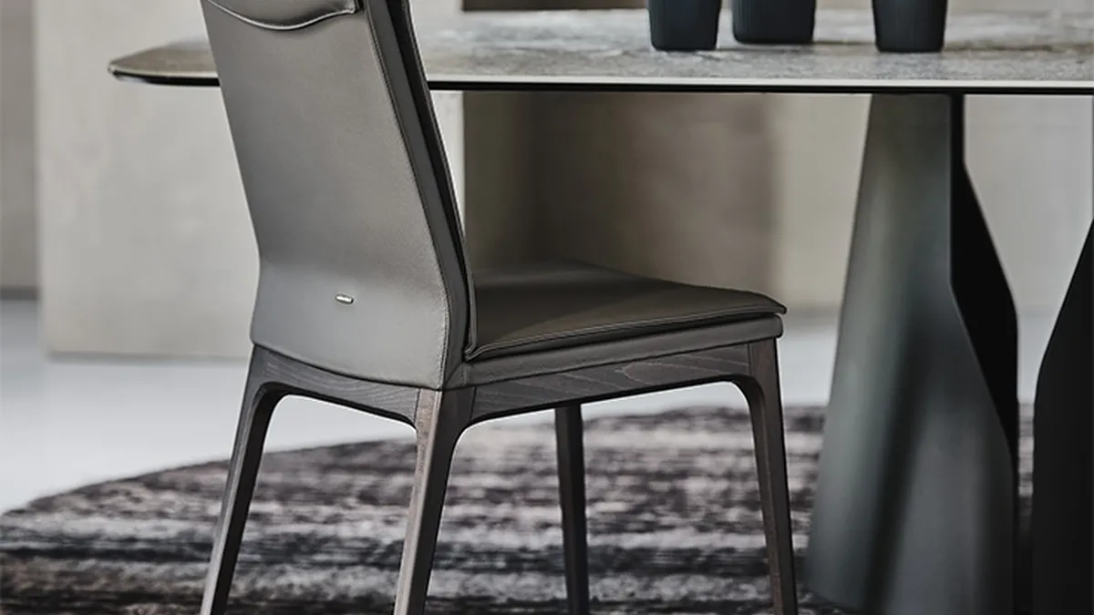 Sedia in pelle con gambe in legno Sofia di Cattelan Italia