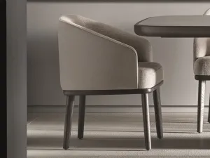 Sedia St Tropez in tessuto con gambe in legno massello di Ditre Italia