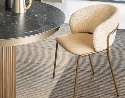 Sedia Vela in tessuto imbottito di Riflessi