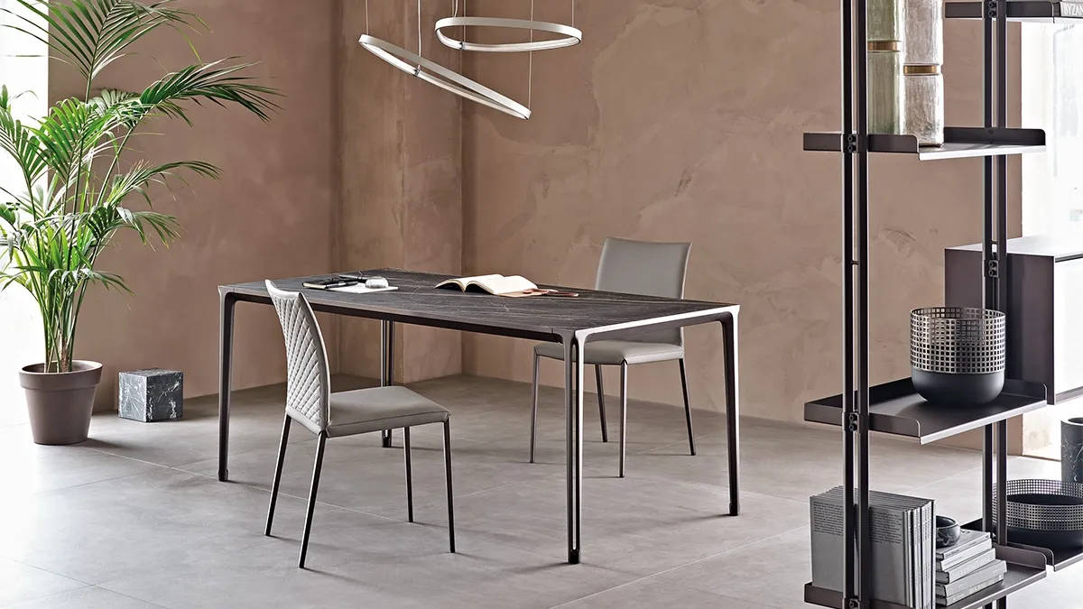 Tavolo con piano in ceramica effetto marmo Boulevard Keramik di Cattelan Italia
