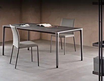 Tavolo con piano in ceramica effetto marmo Boulevard Keramik di Cattelan Italia