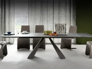 Tavolo allungabile con base in acciaio e piano in vetro verniciato graphite Eliot Drive di Cattelan Italia