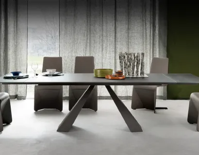 Tavolo allungabile con base in acciaio e piano in vetro verniciato graphite Eliot Drive di Cattelan Italia