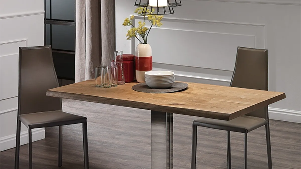 Tavolo con base in acciaio e piano in legno di noce Elvis Wood di Cattelan Italia