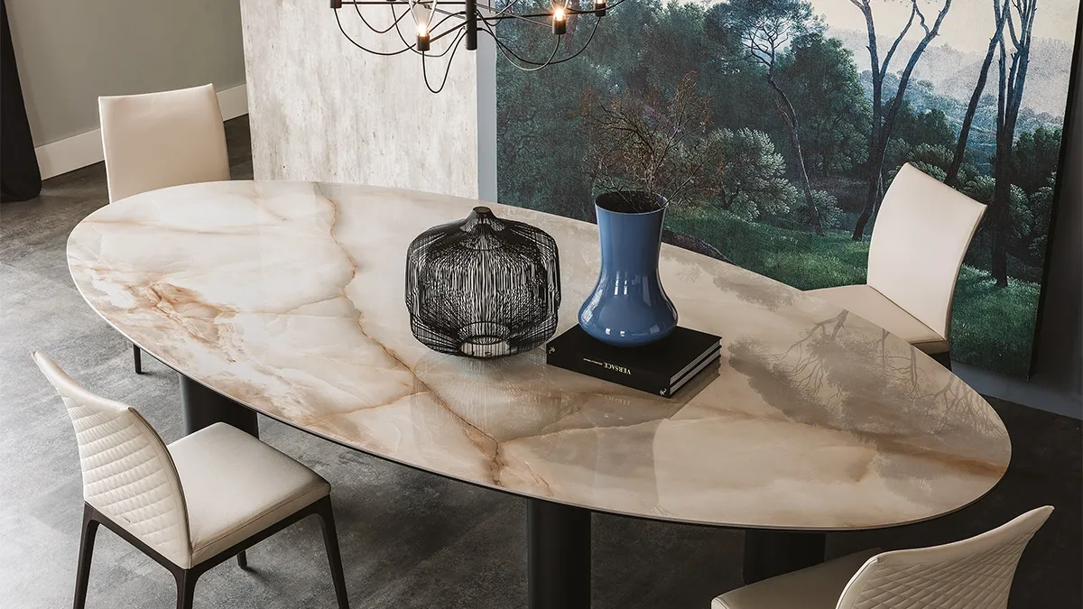 Tavolo con gambe in acciaio verniciato titanio e piano ovale in ceramica Roll Keramik di Cattelan Italia