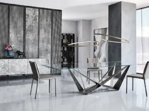 Tavolo con base in acciaio e piano in cristallo Skorpio di Cattelan Italia