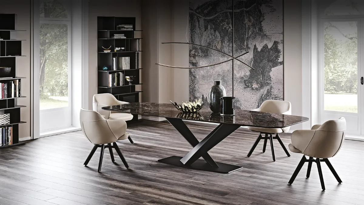 Tavolo con base in metallo e piano in ceramica Stratos Keramik di Cattelan Italia