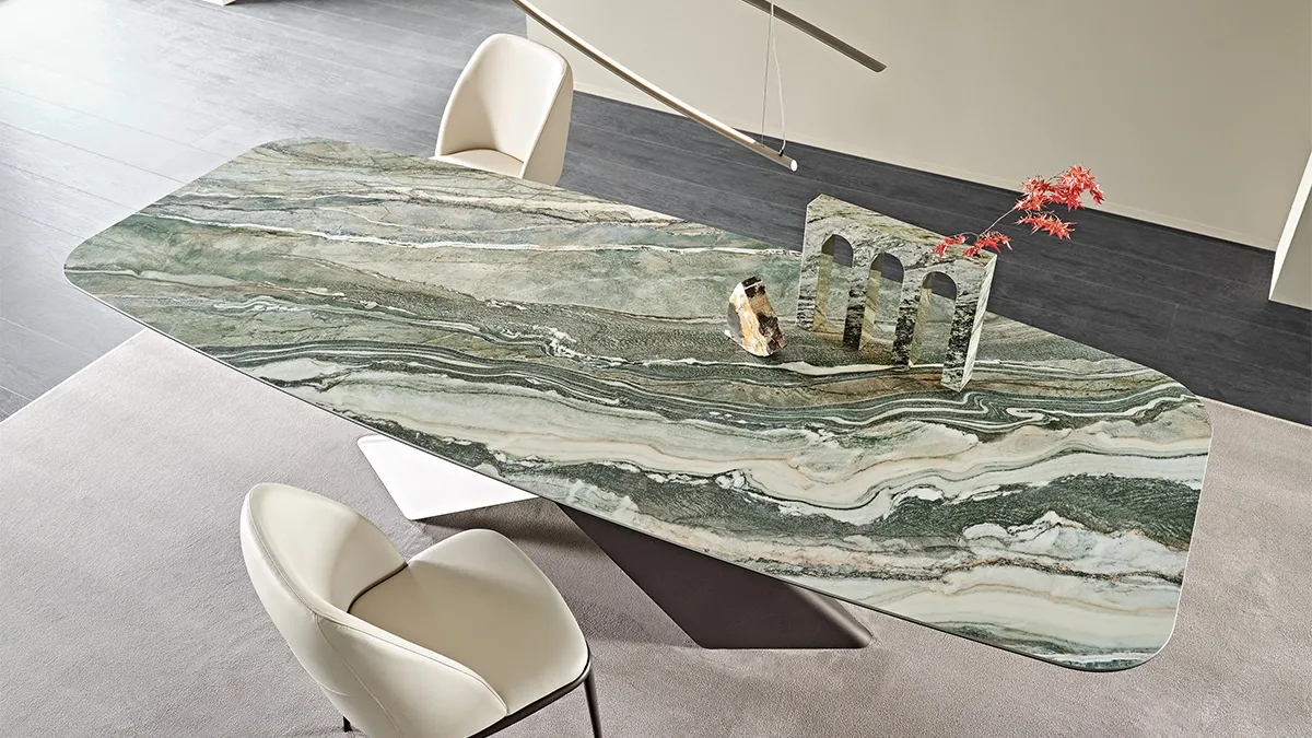 Tavolo con base in metallo e piano in ceramica Tyron Keramik di Cattelan Italia