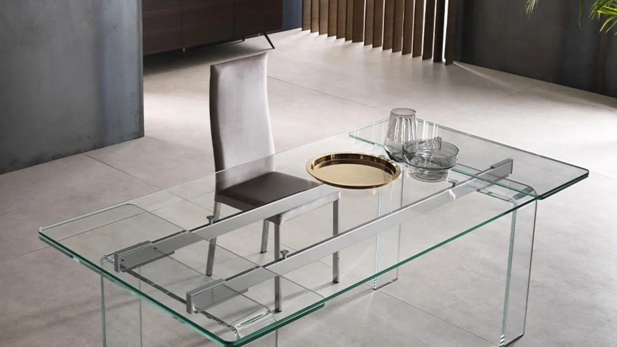 Tavolo allungabile con piano rettangolare in cristallo extrachiaro trasparente, con angoli arrotondati Plano di Riflessi