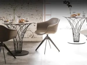 Tavolo rotondocon top in ceramica Marmi e base in acciaio intrecciato Nido Keramik Bistrò di Cattelan Italia