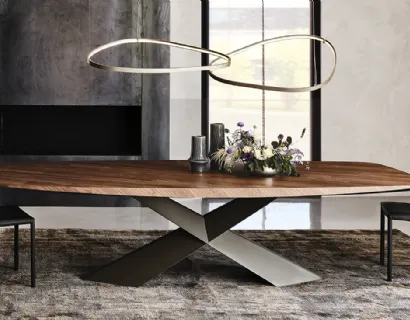 Tavolo con base in metallo e piano in legno Tyron Wood di Cattelan Italia