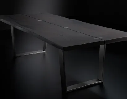 Tavolo Vero Minimal con piano in legno massello e base in metallo di Arte Brotto