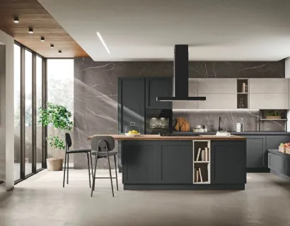 Cucina Classica con isola Sveva v03 in Alkorcell Black Matt e Cemento Materico Sand con top in laminato Lava e Top isola in laminato Rovere Anice di Stosa