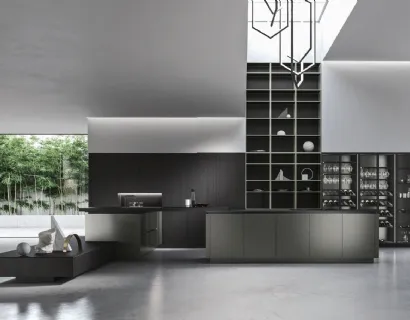 Cucina Design con penisola Look in laccato micalizzato Grigio Verde e nobilitato Frassino Noir di Snaidero
