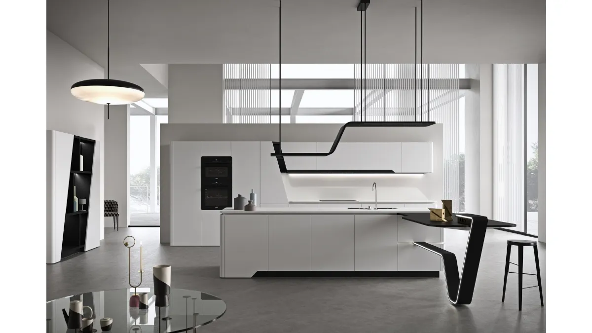 Cucina Design con isola dalla geometria perfetta in laccato opaco bianco Vision di Snaidero